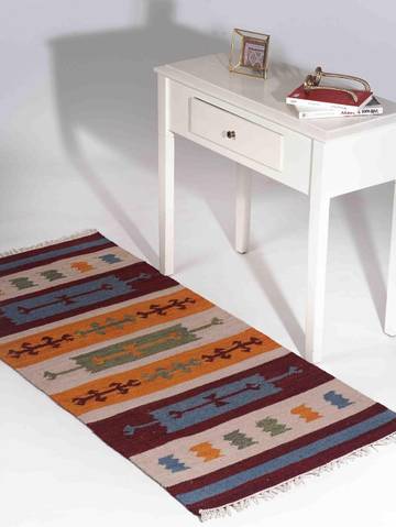 A homeostasisexclusive Hand-Knotted Wool Kilim Runner