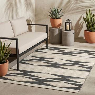Eco-Friendly Outdoor Rug - Weaver Design